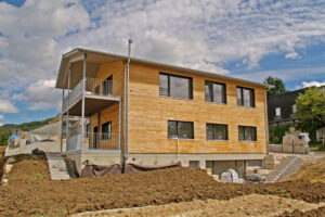 Langlebiges Wohnhaus aus Kastanienholz